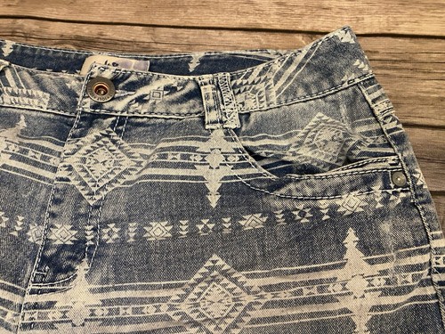 Jolt Juniors Light Blue Denim Distressed Southwestern Shorts Size 11 - Picture 2 of 11