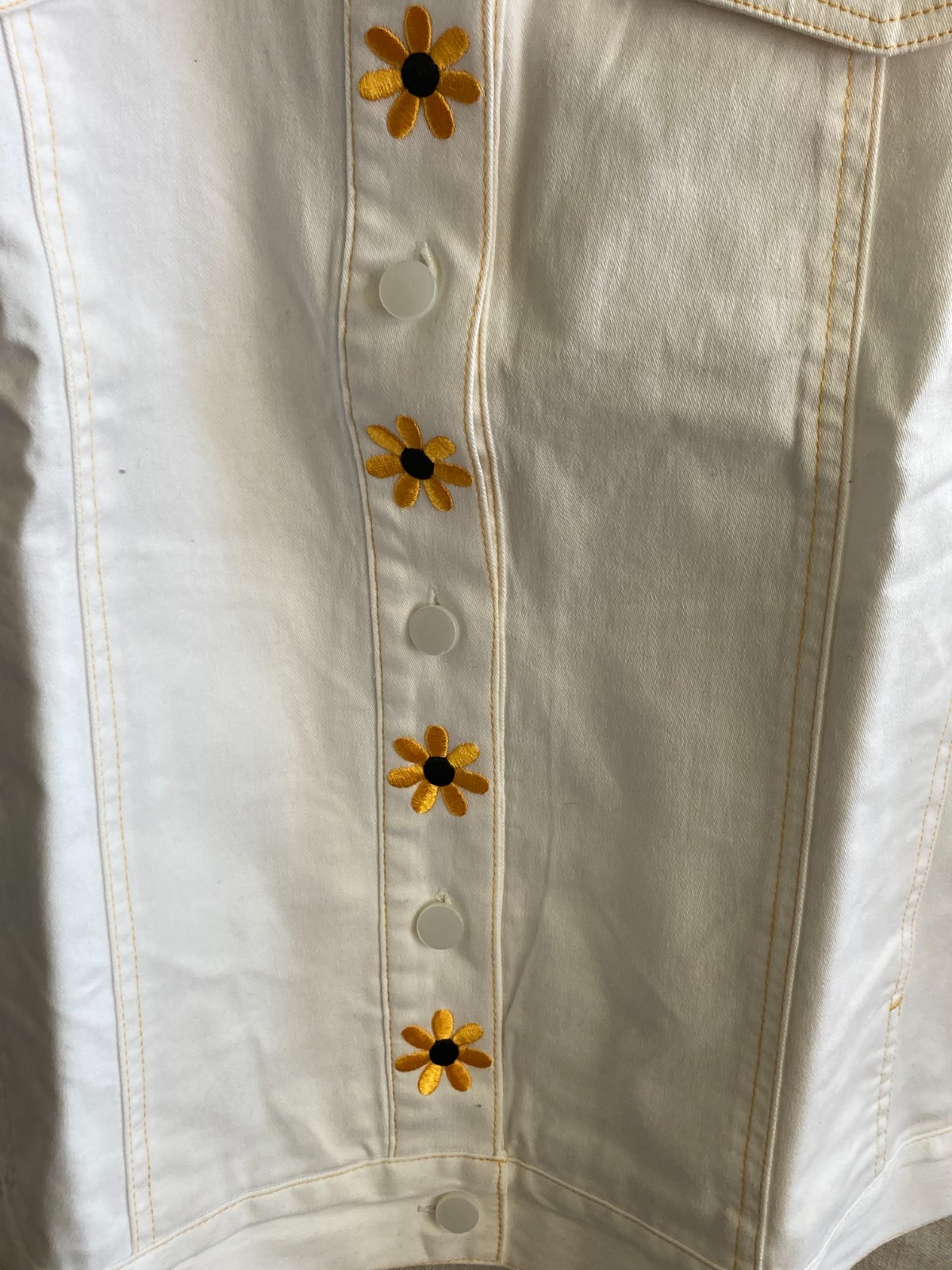 Bob Mackie Jacket Wearable Art Yellow Daisies NEW… - image 4