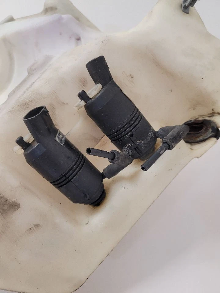 02-09 GMC ENVOY Washer Reservoir With Information Display Opt U68 25796345 Foto 3 de 4