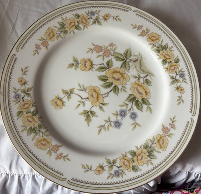 Noritake Ivory China Rose Garden Bone China Dinner Set Japan Plates Cups Saucers