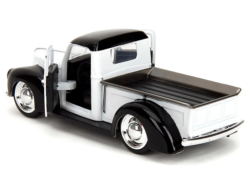 1941 FORD PICKUP "MICKEY MOUSE" WHITE & BLACK 1/32 DIECAST MODEL BY JADA 36091 - Image 4 of 4