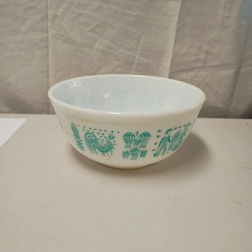 Vintage Pyrex 403 Turquoise Blue Amish Butterprint 2.5 qt Mixing Bowl