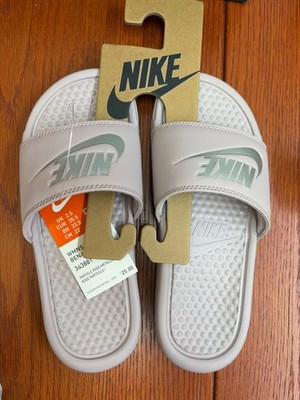 nike womens benassi Just Do It size 5