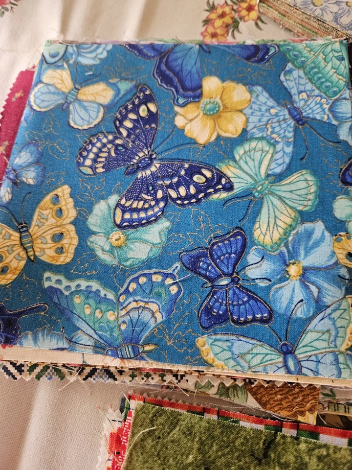 Lot Of 268 Cotton Quilting Squares & Hexagons Moda Etc Various Sizes & Patterns - Image 4 of 4