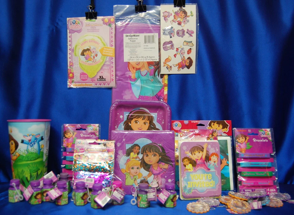 Dora & Friends Set # 16- 2 Plates Napkins Tablecover Invites Balloon Bracelets - Image 2 of 4