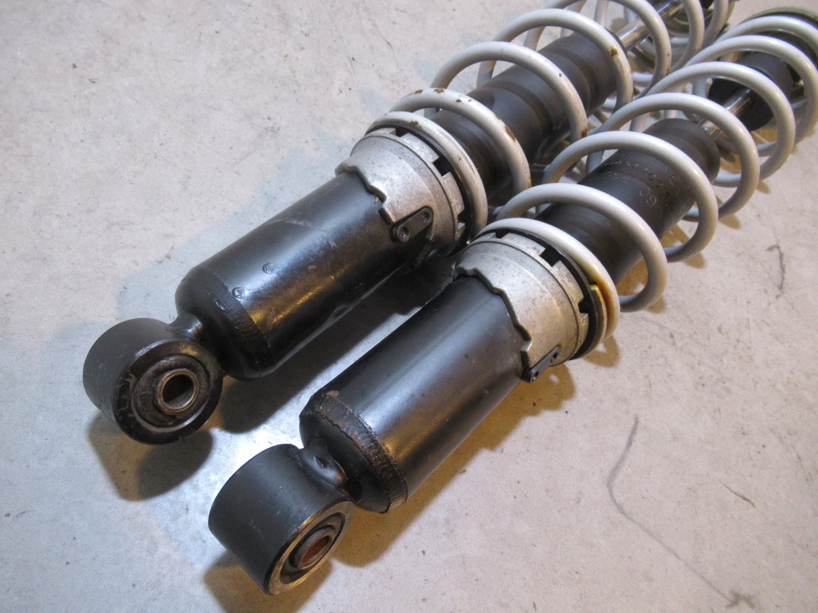 Ski Doo Grand Touring 550 Shocks Front 2010