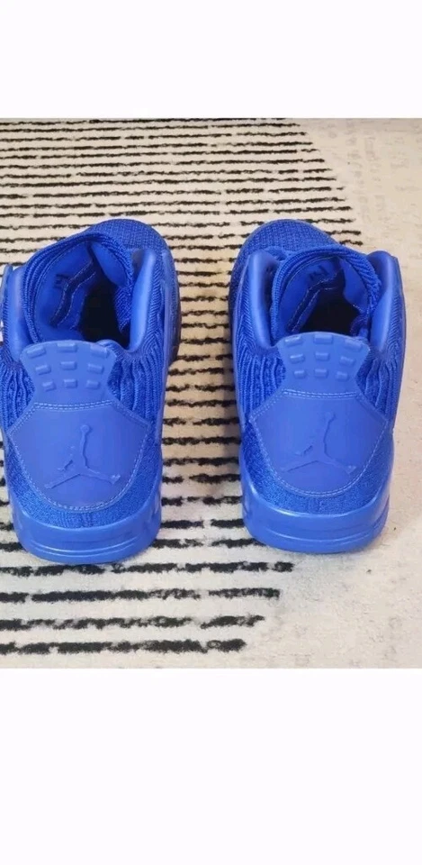 Talla 10.5 - Air Jordan 4 Retro Flyknit Hyper Royal Foto 2 de 4