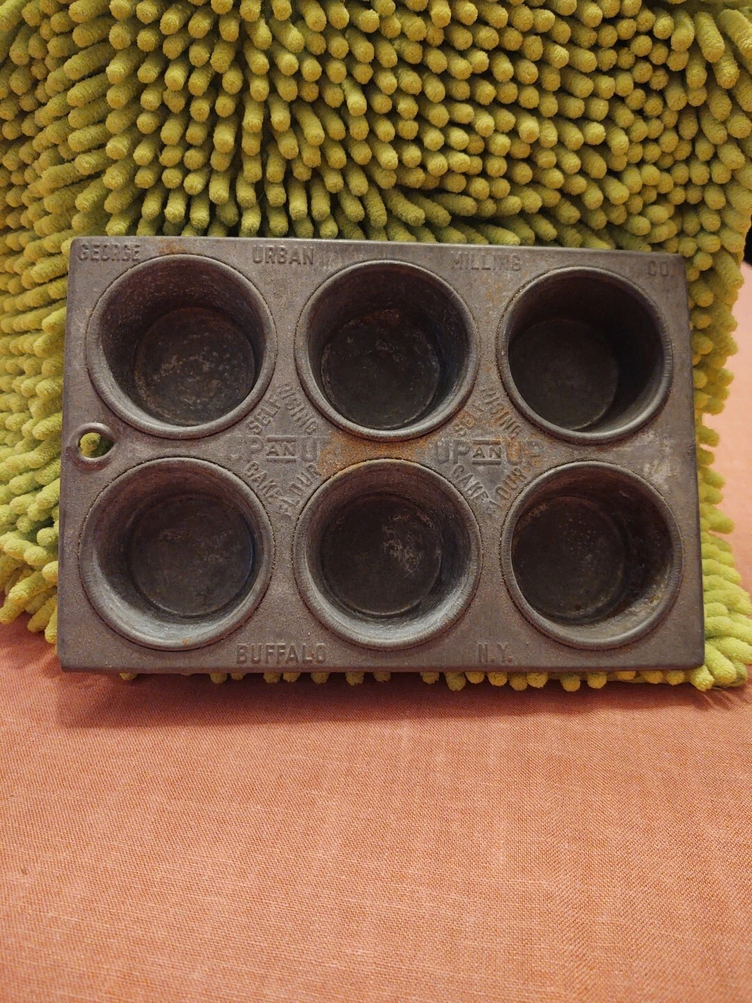 George Urban Millins Co.Buffalo, NY Farmhouse Muffin Tin