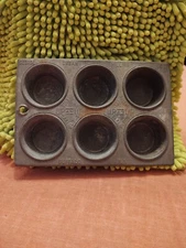 George Urban Millins Co.Buffalo, NY Farmhouse Muffin Tin