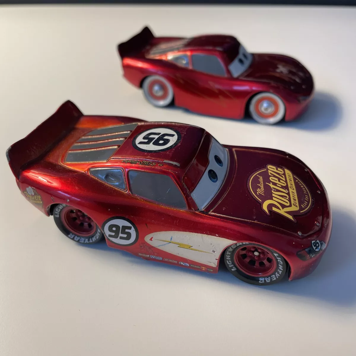 2 Disney pixar cars Lightning McQueen