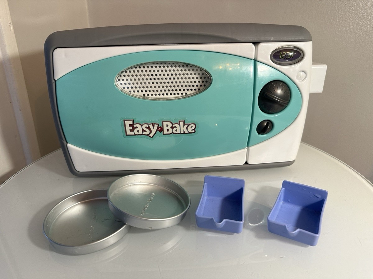 Hasbro Easy Bake Oven And Snack Utensils 2007 Missing Some Parts WORKS  TEST