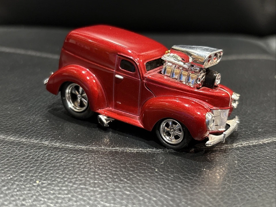 MUSCLE MACHINE. 1:64. 40 FORD DELIVERY SEDAN. MAROON. LOOSE - Image 4 of 4