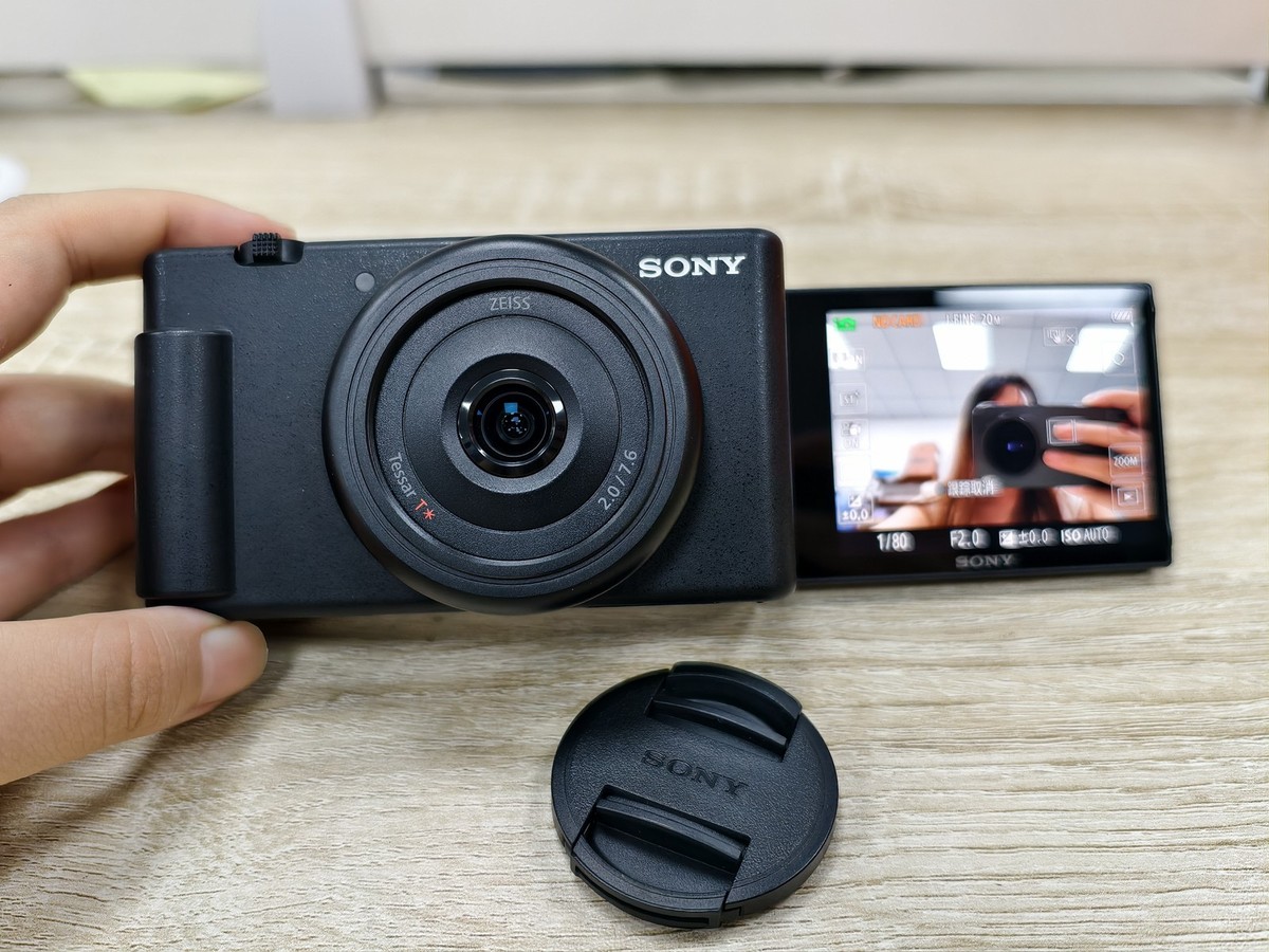 Sony ZV-1F 20.1MP 4K f/2 Vlogging Compact Digital Camera - Black