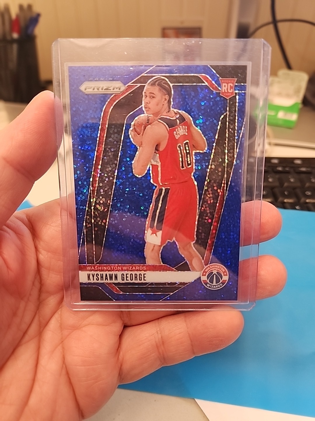 2024-25 Panini Prizm - Kyshawn George #257 Blue Sparkle Prizm /144 (RC)