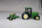 1/64 JOHN DEERE 7800 & YELLOW TOP GRAIN DRILL — photo 3