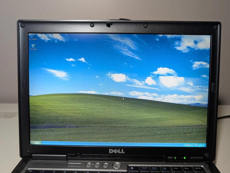 14.1" Dell Latitude D630 | C2D T7500 1GB RAM 40GB HDD | 1440x900 XP 32-Bit Retro Foto 3 de 4