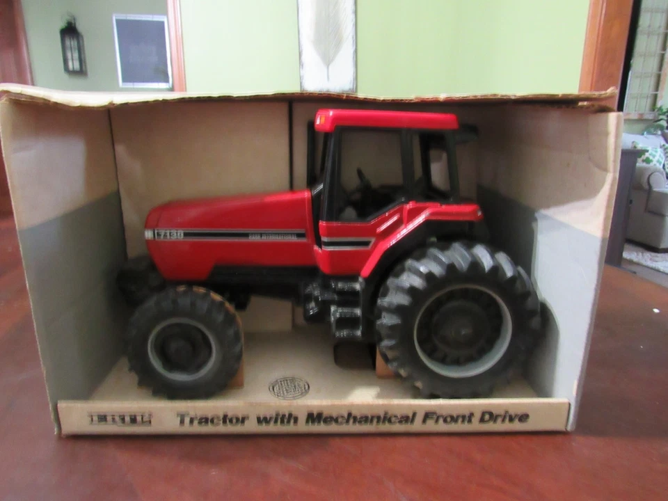 ERTL 1/16 SCALE CASE IH 7130 TRACTOR WITH MECHANICAL FRONT DRIVE - NIB - Image 2 of 4