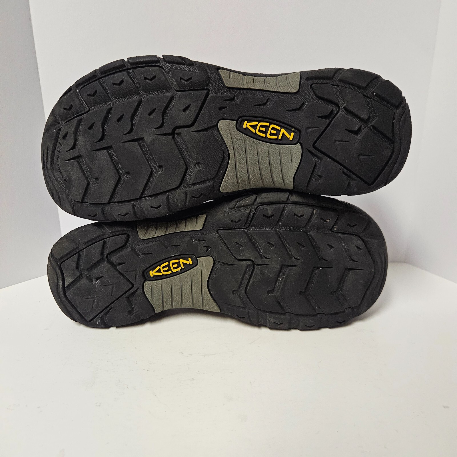 Sandali Keen taglia 7US blu grigio punta chiusa scarpa acqua escursionismo usati