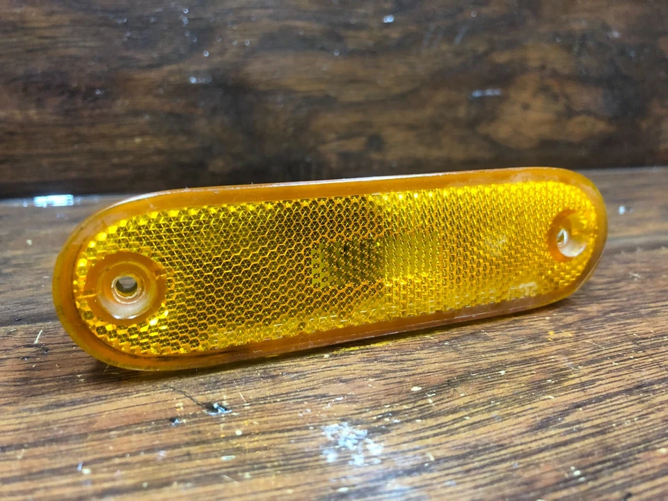 Geo Storm: 1992, 1993, правый габаритный фонарь (бампер установлен) - Изображение 4 из 4