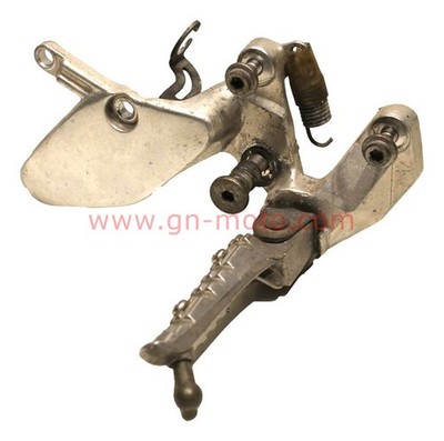 Fußrastenanlage vorne rechts Yamaha 850 TRX,4FM-27443-02 |gebraucht