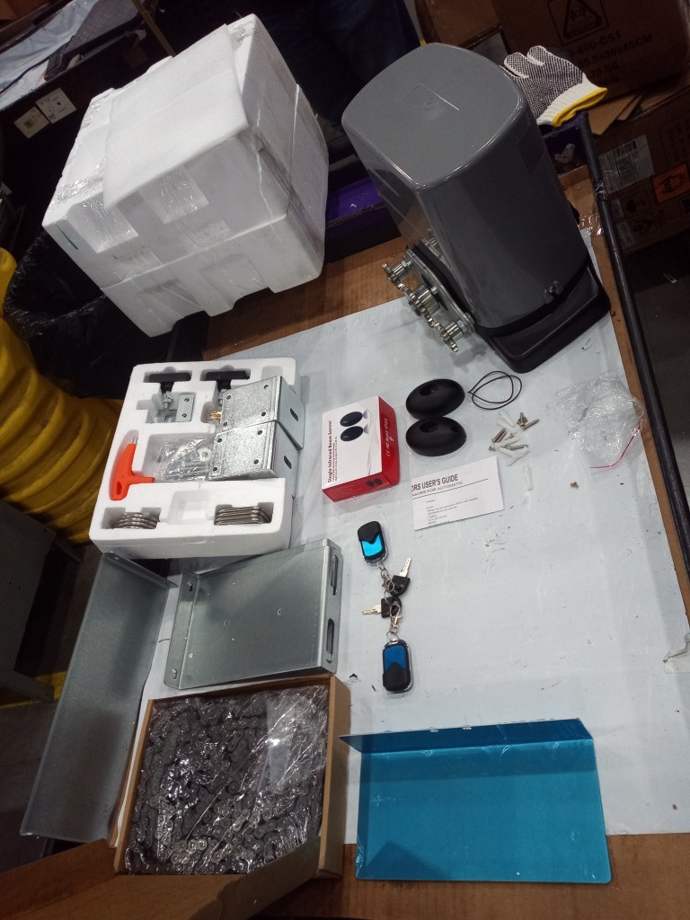 Blütezeit Chain Sliding Gate Opener 1400lb w/ Battery,20W Solar panel&WiFi -Used