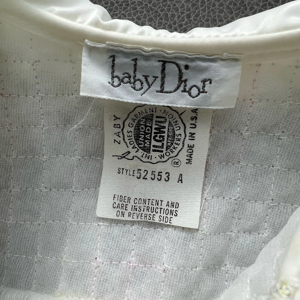 Vestido de bautizo infantil vintage Baby Dior blanco satinado hecho en EE. UU. Foto 3 de 4
