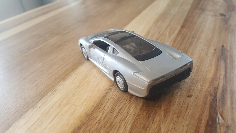 maisto 1/40 jaguar XJ220 - Photo 4/4