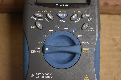 Agilent U1252A True RMS Multimeter - Picture 2 of 11