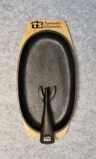 Gusseisen-Servierpfanne 2er-Set von "Tornwald-Schmiede", mit Holz-Untersetzern