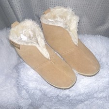 Minnetonka Cozy Bootie Slippers Women  s 6 Beige Suede Faux Fur Lined Slip On