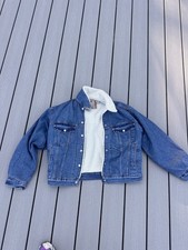 NWT Women's LEVI'S Sherpa Lined Blue Denim Relaxed 90s Trucker Jacket Size L
