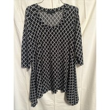Karen Kane Fence Design Print 3/4 Sleeve Round Neck Tunic Blouse Size M Brown