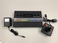 Pacchetto console Atari 2600 Jr. Rainbow - pulita, testata e perfettamente funzionante!