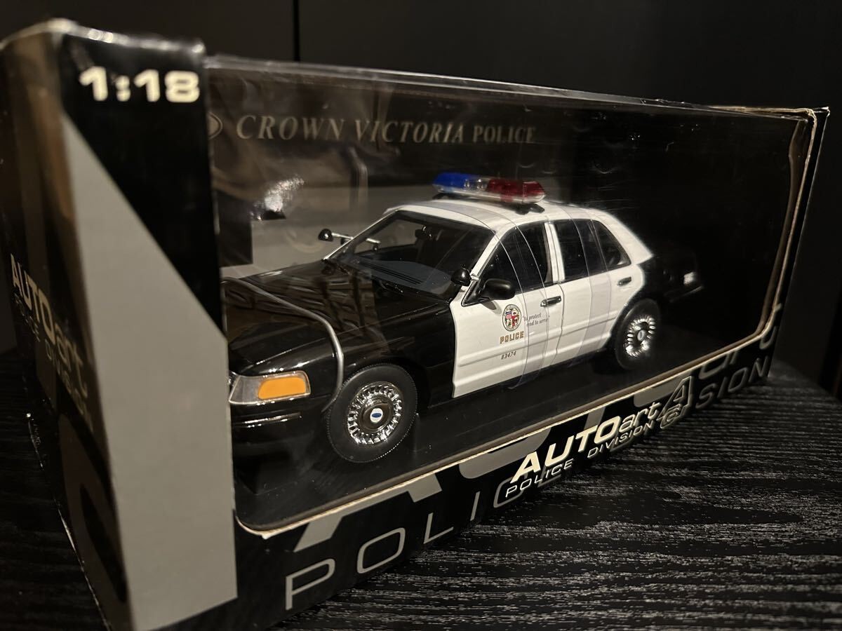 1/18スケール　オートアート　Ford Crown Victoria AUTOart 1/18 Ford Crown Victoria Police LAPD CVPI P71 Diecast