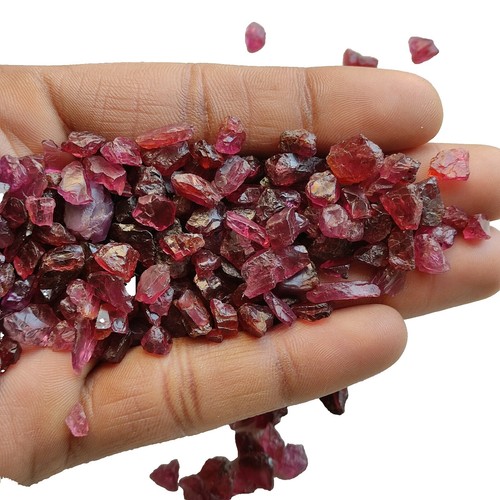 Minerals And Gemstones. 0.71Cts Color Changing Garnet. SI Tanzania