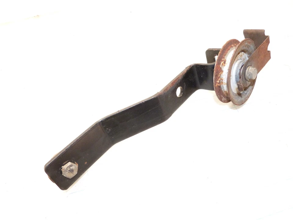 Polea de tensión de accionamiento de cortacésped MTD Huskee Supreme SLT 4600 Foto 2 de 2