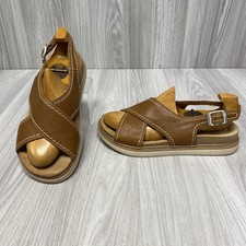 Clarks Arwell Tan Super Soft Leather Buckle Sling Back Flat Sandals Size 5 D PWM