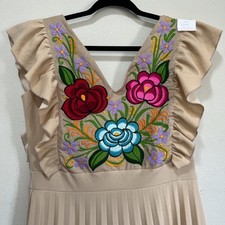 Women’s Embroidered Dress Tan Floral Pleated Sleeveless M