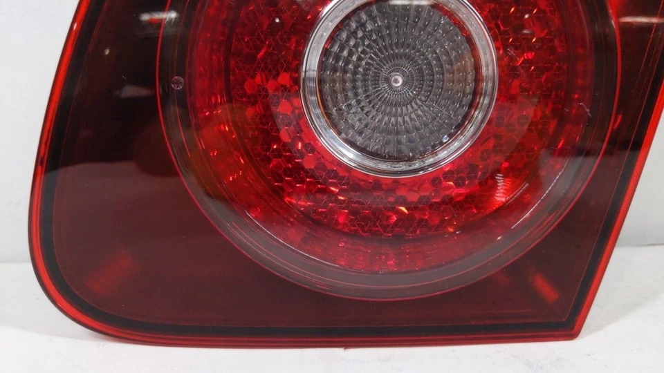Luz trasera lateral derecha para pasajero Volkswagen Jetta 2005-2007 OEM NDZNM Foto 2 de 4