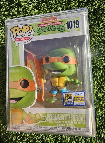 Funko Pop! Television: Teenage Mutant Ninja Turtles: Michelangelo with Surfboard