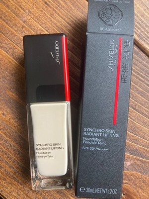 Shiseido Synchro Skin Radiant Lifting Foundation. LSF 30 - Farbton: 110 Alabaster