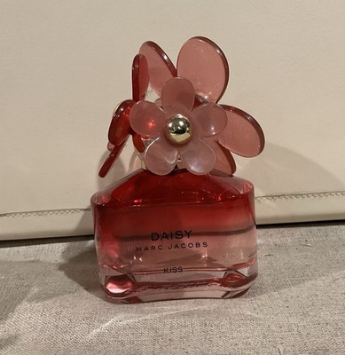 Mark Jacobs DAISY KISS  1.7fl oz 50 ml Eau De Toilette Spray