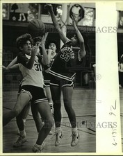 1983 Press Photo Saint Mary's and Blessed Sacra College Women's Basketball Game