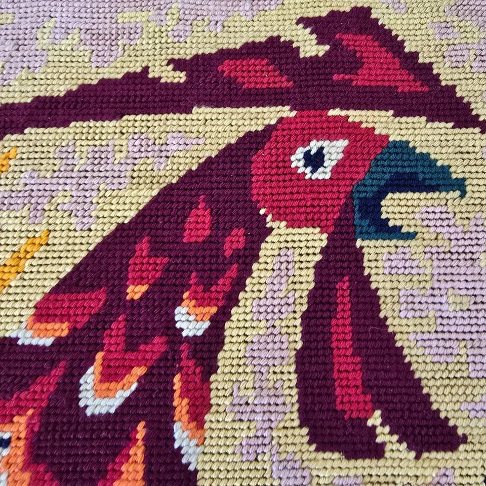 Tapisserie vintage coq brodé main – signée Geneviève Redon, déco rétro années 70 - Photo 3/4