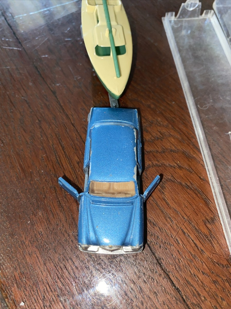 MAJORETTE 338 MERCEDES-BENZ 280 SE + Voilier EUR 12,50 - FR