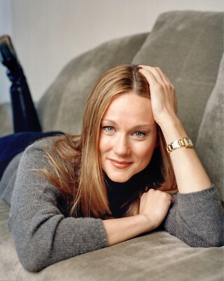 LAURA LINNEY 8x10 PHOTO * 