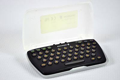 Sony Ericsson KRY 901 51/01 R1 Qwerty Chatboard with Case
