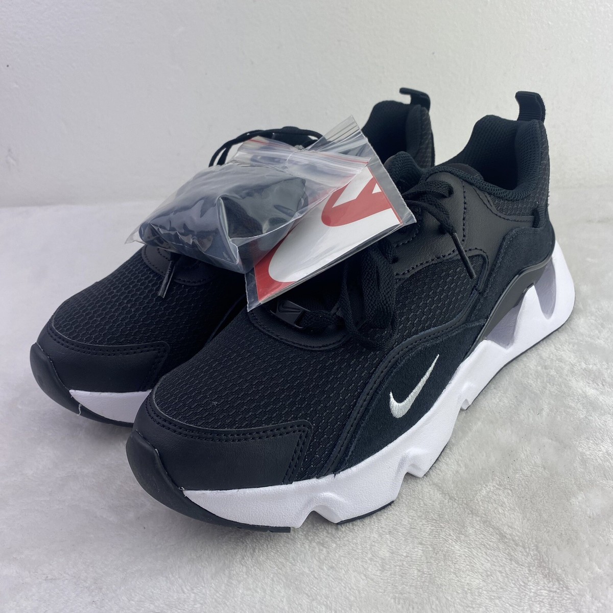 Nike RYZ 365 II Sneakers Women 8.5 Black White Casual