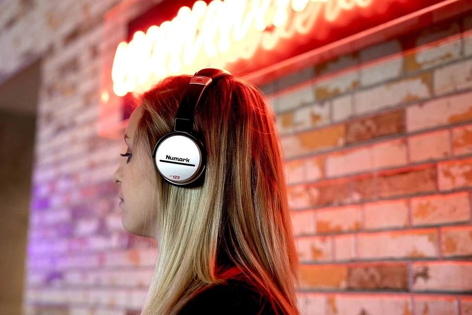 Numark HF125 Cuffia Dj cavo anti-groviglio da 1,8 metri padiglioni regolabili 7P - Immagine 4 di 4