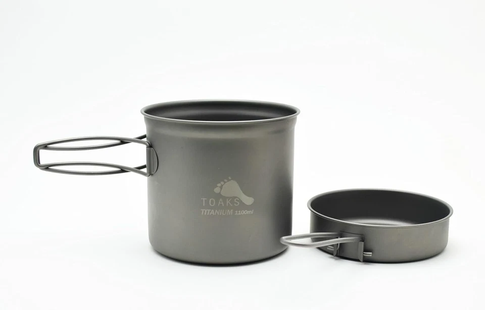 Juego de olla y sartén de titanio con saco de malla Foto 4 de 4